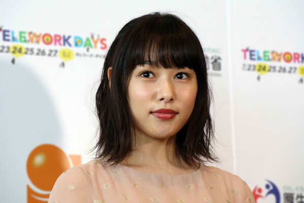 桜井日奈子 ゆるい胸元に熱視線 ウェディング姿に 国宝級 尊い ニコニコニュース 桜井日奈子 ゆるい胸元に熱視線 ウェディング姿に 国宝級 尊い ニコニコニュース