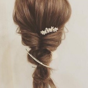 後ろ姿美人にしてくれる上品さがポイント くるりんぱだけで簡単にできるおしゃれアレンジ ニコニコニュース