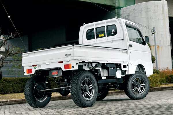 センチアゲですよ 8インチアップ スズキ ジムニーの脚を持つスズキ キャリイ Pro Staff ニコニコニュース