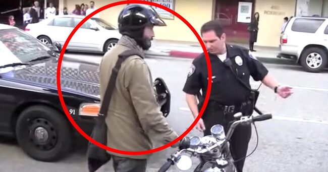 神対応 バックでキアヌ リーブスのバイクを傷付けてしまった女性 そこに帰ってきたキアヌの対応がイケメンすぎると話題に ニコニコニュース 神対応 バックでキアヌ リーブスのバイクを傷付けてしまった女性 そこに帰ってきたキアヌの対応がイケメンすぎると話題に ニコニコニュース