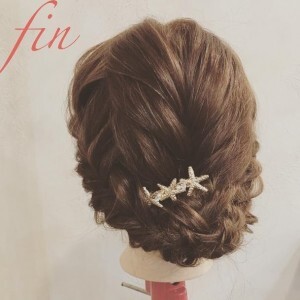 いつもよりスペシャルに 二つ編み フィッシュボーンでつくる華やかアップアレンジ ニコニコニュース