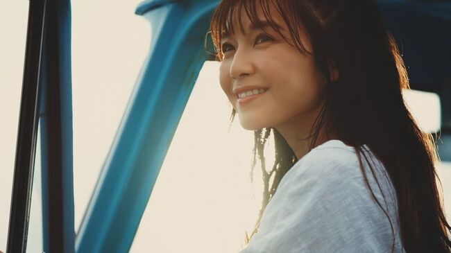 a宇野実彩子 水着姿やウエディングドレス姿ではしゃぐ新cm公開 ニコニコニュース