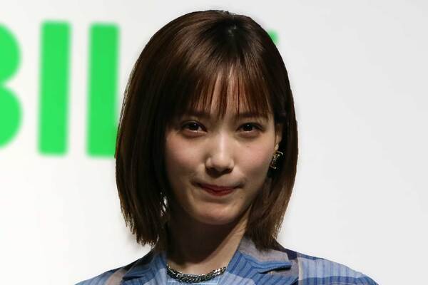 本田翼 太もも露わなポージングでファン魅了 セクシー 目がいってしまう ニコニコニュース