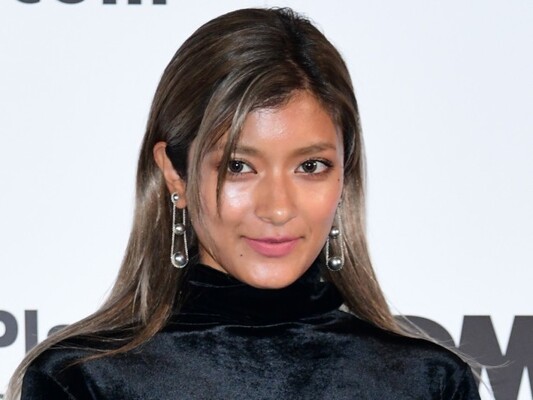 ローラ ゴツめスニーカーに映える美脚 筋肉やば と称賛の声殺到 ニコニコニュース