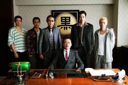 ワルっ でもカッコいい 映画 ザ ファブル より安田顕 向井理 柳楽優弥の コワモテ 場面写真解禁 ニコニコニュース