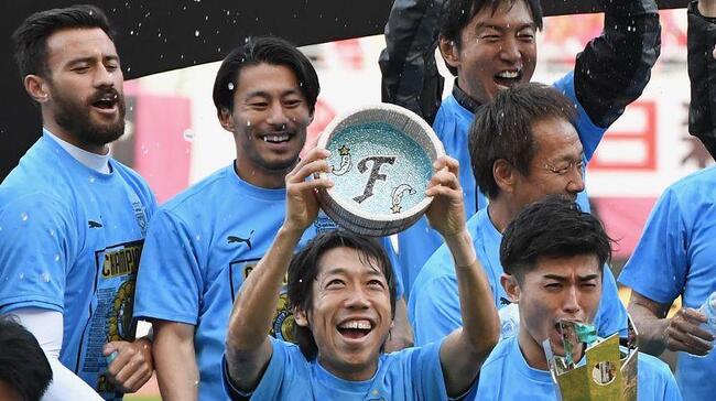 チェルシー選手が桶を片手に風呂を語る 川崎フロンターレの無茶振りがすごい ニコニコニュース チェルシー選手が桶を片手に風呂を語る 川崎フロンターレの無茶振りがすごい ニコニコニュース