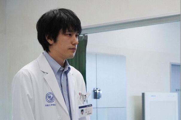 白い巨塔 財前教授 岡田准一 の 総回診 に称賛の声 キレッキレ 鼻血出る ニコニコニュース 白い巨塔 財前教授 岡田准一 の 総回診 に称賛の声 キレッキレ 鼻血出る ニコニコニュース