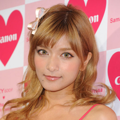 ローラ インスタ一般人さらし に批判続出 自撮り場所も 非常識 ニコニコニュース