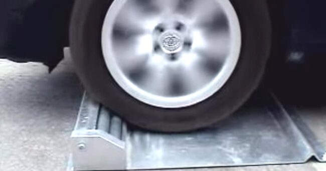セブンイレブンが突っ込み防止対策で導入した 空回りローラー の効果がスゴいと話題に ニコニコニュース セブンイレブンが突っ込み防止対策で導入した 空回りローラー の効果がスゴいと話題に ニコニコニュース