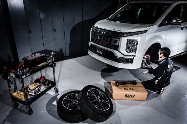 新型デリカd 5だってローダウン ブリッツから間もなくzz R車高調がデビュー ニコニコニュース 新型デリカd 5だってローダウン ブリッツから間もなくzz R車高調がデビュー ニコニコニュース