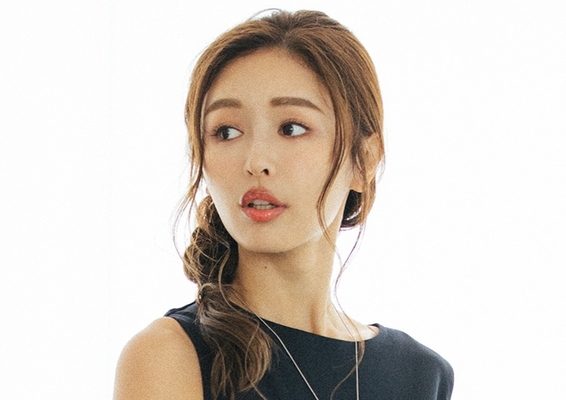 毎日コーデ シンプルな黒ワンピでキレイめ仕上げ 上品な小物と大人の通勤コーデ ニコニコニュース