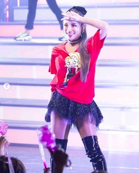 浜崎 あゆみ 学生 ピース 写真