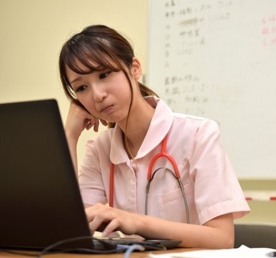 看護師の8割がキャリアに悩み 仕事の割に給料が合ってない 職場でパワハラ ニコニコニュース