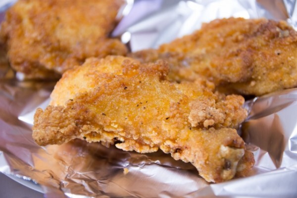 食べかけのフライドチキンの中からうじゃうじゃとウジ虫が デリバリーサービスの恐怖 ニコニコニュース 食べかけのフライドチキンの中からうじゃうじゃとウジ虫が デリバリーサービスの恐怖 ニコニコニュース