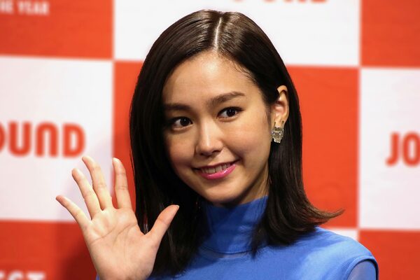 桐谷美玲 佐藤ありさと双子コーデ 時の流れ感じる とファン感動 ニコニコニュース