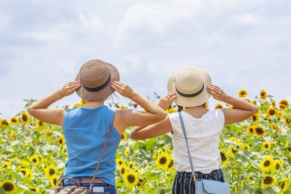 8月 いよいよ夏本番 夏の定番 麦わら帽子 を思い出そう ニコニコニュース