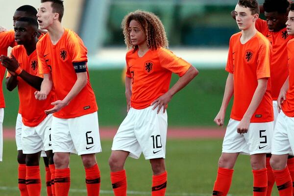 バルサ Psg電撃移籍の16歳 驚愕の年俸6000万円と判明 仏メディアが高騰傾向に警鐘 ニコニコニュース バルサ Psg電撃移籍の16歳 驚愕の年俸6000万円と判明 仏メディアが高騰傾向に警鐘 ニコニコニュース