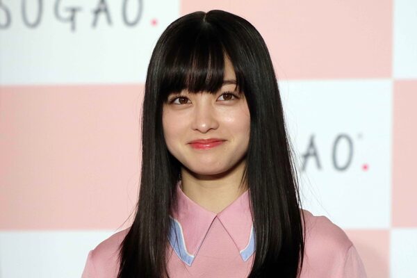 橋本環奈に平野紫耀が壁ドン 美男美女の密着写真に やばい の声 ニコニコニュース