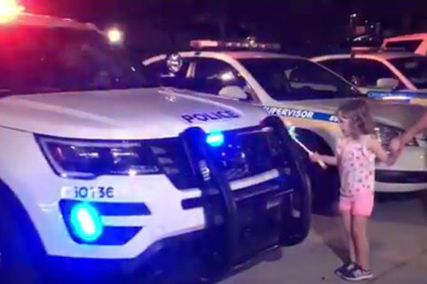 小さな女の子の 魔法使いになりたい という夢を叶える警察官が優しい ニコニコニュース 小さな女の子の 魔法使いになりたい という夢を叶える警察官が優しい ニコニコニュース