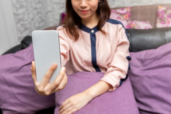 購入前のぬいぐるみで自撮りするjk ファンデーションの汚れが ニコニコニュース