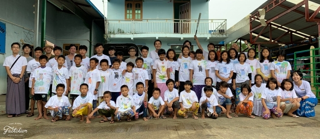 ミャンマーの子供たちが くまモンのぬりえtシャツ にぬりえ 熊本地震の復興で笑顔を届けたプロジェクトが 海を渡って希望 ニコニコニュース