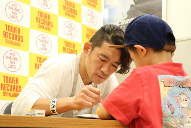 Toshi Low いちばんリアクションが大きかった弁当は 鬼弁 サイン会レポート ニコニコニュース