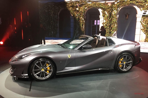 実車 フェラーリ812 Gts発表 V12搭載 新型オープンカーのスペック 内装 ニコニコニュース
