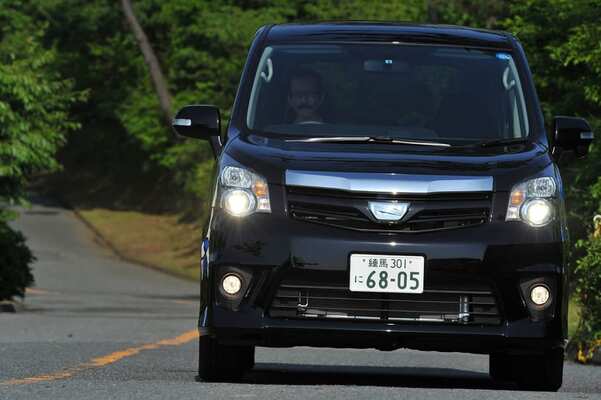 トヨタ 70系後期ノア ヴォクシー 10年4月 14年1月 中古車選びに役立つ 当時モノ 新車試乗記 ニコニコニュース