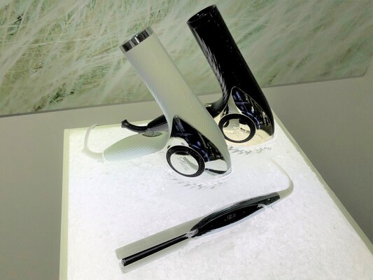プロの技を自宅で 美容ブランド Refa のヘアドライヤーとヘアアイロン ニコニコニュース プロの技を自宅で 美容ブランド Refa のヘアドライヤーとヘアアイロン ニコニコニュース
