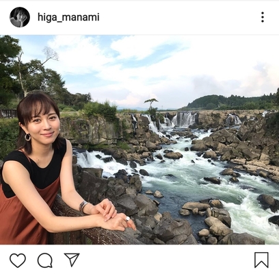 映画撮影中の比嘉愛未 名勝地での1枚に 滝に負けない美貌 マイナスイオン出てる の声 ニコニコニュース