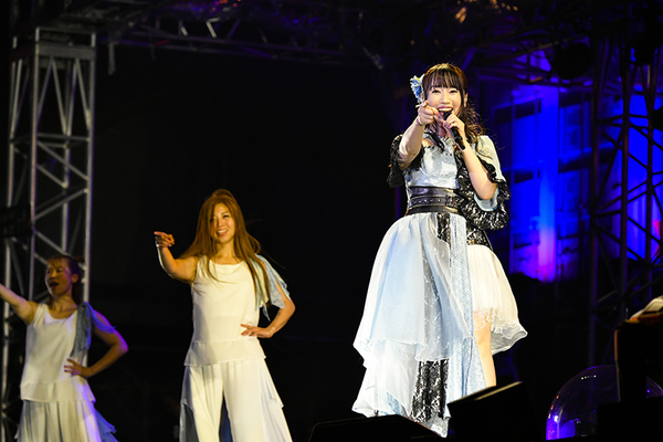 雨雲さえも吹き飛ばし水樹奈々が 想い を込めた歌をマリンスタジアムに熱くお届け Nana Mizuki Live ニコニコニュース 雨雲さえも吹き飛ばし水樹奈々が 想い を込めた歌をマリンスタジアムに熱くお届け Nana Mizuki Live ニコニコニュース