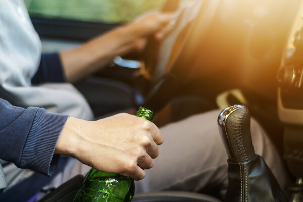 税務署職員が飲酒運転による事故で隠蔽工作か 公園で同僚と飲酒後に運転 ニコニコニュース 税務署職員が飲酒運転による事故で隠蔽工作か 公園で同僚と飲酒後に運転 ニコニコニュース
