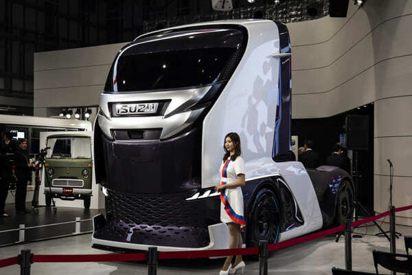 先進的なコンセプトカーはトラックもかっこいい 東京モーターショー19 なかなか見る機会のないトラックの世界 ニコニコニュース 先進的なコンセプトカーはトラックもかっこいい 東京モーターショー19 なかなか見る機会のないトラックの世界 ニコニコニュース