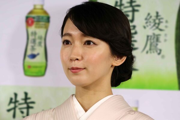 吉岡里帆 どんきつね姿で開脚する様子にファン悶絶 かわいすぎ ニコニコニュース