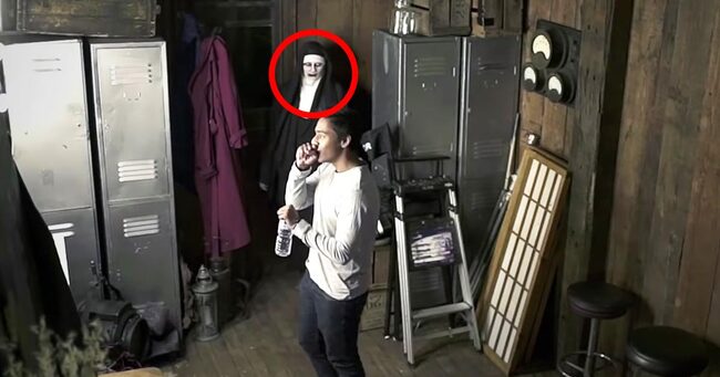 ドッキリ中に 仕掛けられた人が驚きすぎて反射的に反撃 仕掛け人が痛いことになってしまう ニコニコニュース