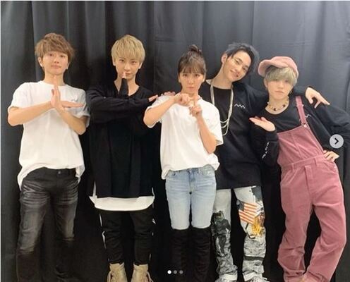 a宇野実彩子 メンバー全員との仲良し プラスポーズshot に反響 ビジュ良すぎ みんな可愛い ニコニコニュース a宇野実彩子 メンバー全員との仲良し プラスポーズshot に反響 ビジュ良すぎ みんな可愛い ニコニコニュース