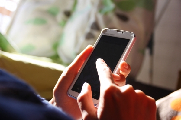 スマホのせいで失ったもの2位 お金 3位 視力 6割が 歩きスマホにイライラ と回答 ニコニコニュース スマホのせいで失ったもの2位 お金 3位 視力 6割が 歩きスマホにイライラ と回答 ニコニコニュース