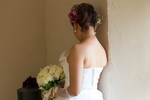 結婚式のヘアセット 前髪が バーコード 状態に 恥ずかしい と眠れない日々 ニコニコニュース