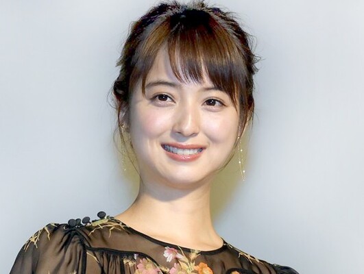 佐々木希 スカーフ巻いてにっこり ファン 天使 可愛すぎ の声 ニコニコニュース