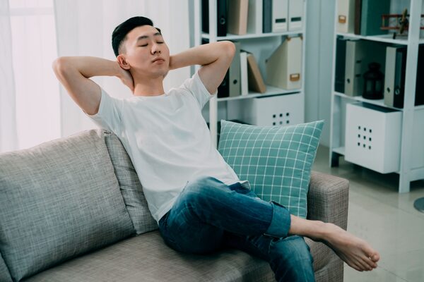 お金もかからないから 10代男性の8割が休日は家でゴロゴロしていると判明 ニコニコニュース お金もかからないから 10代男性の8割が休日は家でゴロゴロしていると判明 ニコニコニュース