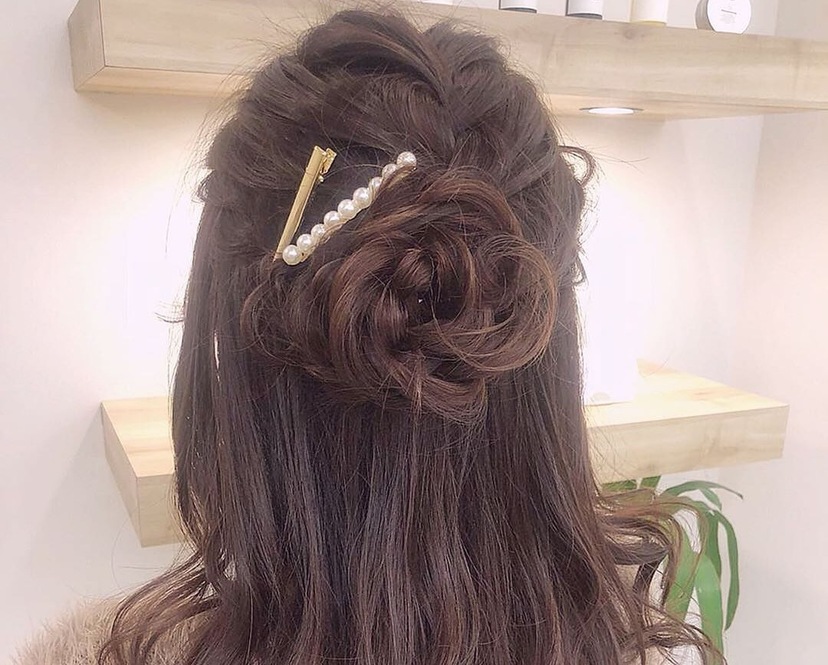 卒園式の髪型 ママも子供も気分高まる簡単ヘアアレンジで華やかに ニコニコニュース 卒園式の髪型 ママも子供も気分高まる簡単ヘアアレンジで華やかに ニコニコニュース