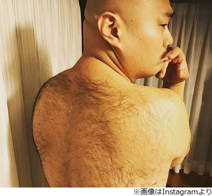 クロちゃんのビッシリ 背中の毛 に悲鳴 ニコニコニュース クロちゃんのビッシリ 背中の毛 に悲鳴 ニコニコニュース
