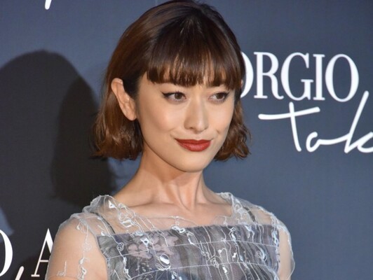 山田優 ジャスティン ビーバー妻と2ショット 輝く美脚に すごくキレイ と反響 ニコニコニュース 山田優 ジャスティン ビーバー妻と2ショット 輝く美脚に すごくキレイ と反響 ニコニコニュース