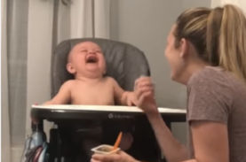 幸せ動画 ママのくしゃみがツボって笑いが止まらない赤ちゃんに癒される ニコニコニュース