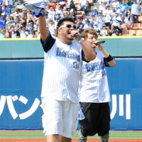 湘南乃風 魂の1曲で横浜スタジアムをひとつに Red Rice初の始球式を実施 ニコニコニュース 湘南乃風 魂の1曲で横浜スタジアムをひとつに Red Rice初の始球式を実施 ニコニコニュース