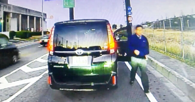 広島 運転手が女性だと確認すると 急ブレーキで車を止めさせ窓を叩いてきたドライバーが物議 ニコニコニュース