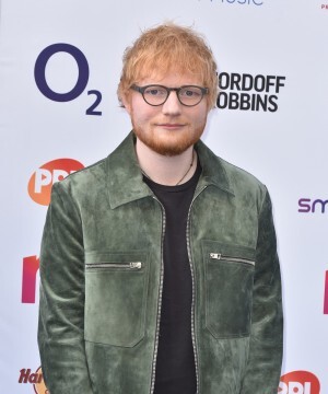 エド シーラン 給料のことは心配しないで ボランティアを アリアナ テイラーもファン救済に ニコニコニュース