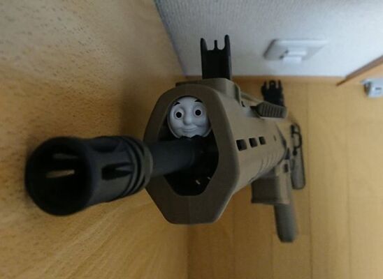 そこで何してるの きかんしゃトーマス 銃のスキマにはめられてしまう ニコニコニュース そこで何してるの きかんしゃトーマス 銃のスキマにはめられてしまう ニコニコニュース
