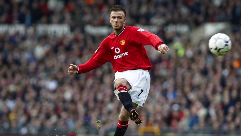 ウルフ時代のベッカムがやった 曲がり方が異次元の 伝説シュート がこれ ニコニコニュース