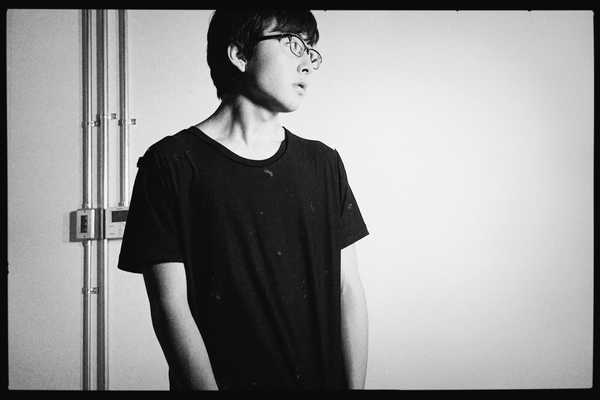 崎山蒼志 未発表楽曲 回転 の自宅弾き語り映像を公開 ニコニコニュース